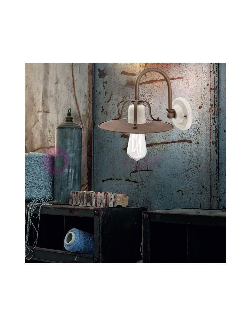 GRUNGE Retro Country Wandleuchte aus Metall und Keramik Ferroluce